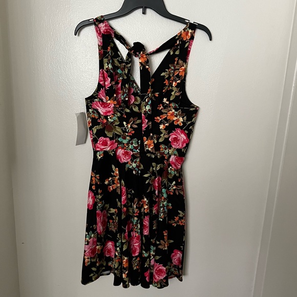 Eva rose dark floral fit and flare halter dress with pockets size small NWT - Picture 2 of 4